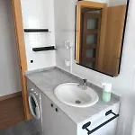 Acogedora Y Con Encanto En Centro De דירה לאון