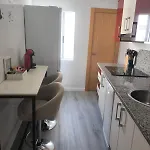 Acogedora Y Con Encanto En Centro De * לאון